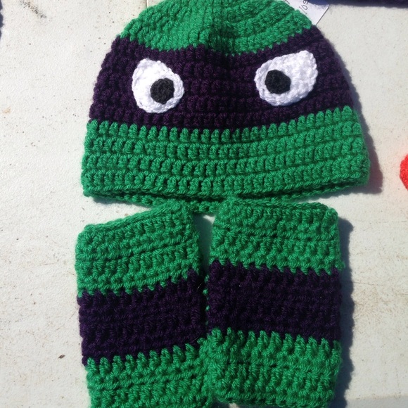 Child Ninja Turtles hat & fingerless gloves