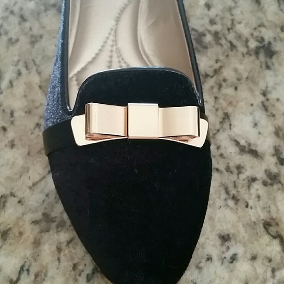 SOLD 'XXXXXXXXVelvet flats w/gold metal bow - Picture 2 of 3