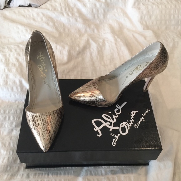 Alice and Olivia gold pumps
