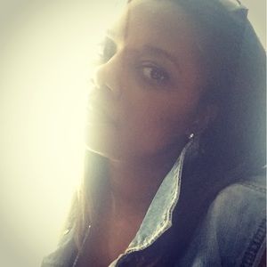 Meet your Posher, Nakia