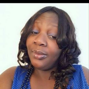 Meet your Posher, Adrianne