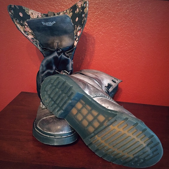 Dr. Martens Women Triumph 1914 Boot