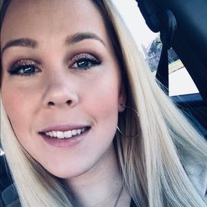 Meet your Posher, Courtney