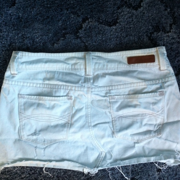 NWOT! Abercrombie & Fitch white skirt! Size 4