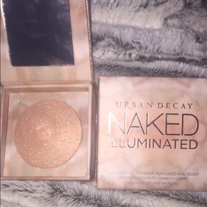 Urban Decay Naked illuminated in Aura