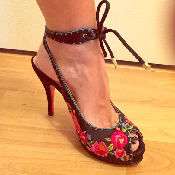 Betsey Johnson ankle tie shoes.  Size 6.