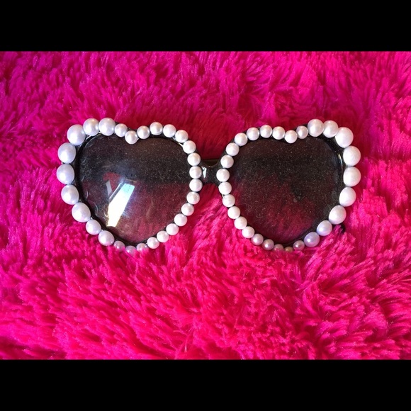 Pearl Heart shaped Glasses