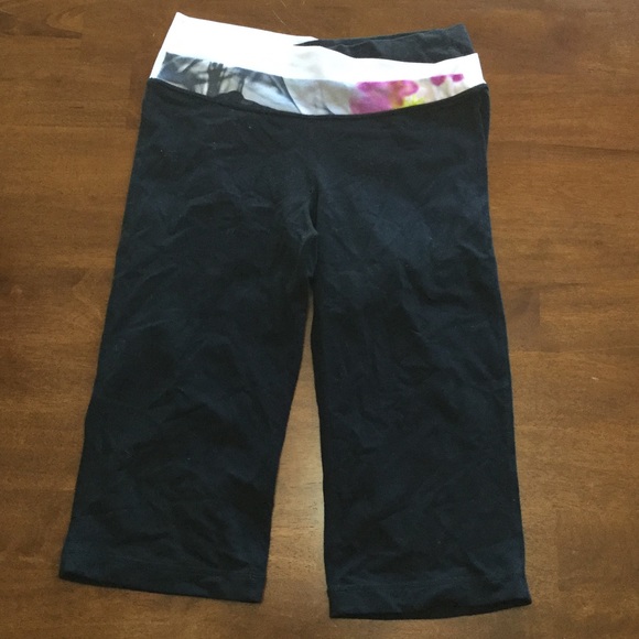 Lululemon capris. Size 6.