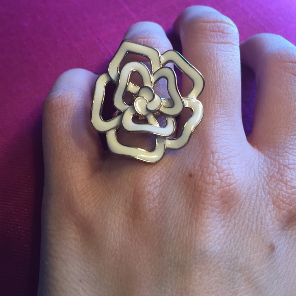 Flower Ring - Picture 3 of 3