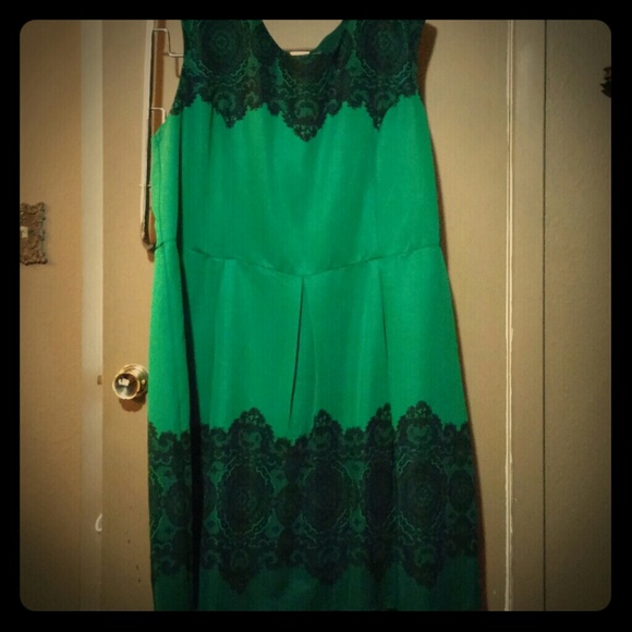 Roz & Ali Emerald and Black Fit and Flare Dress