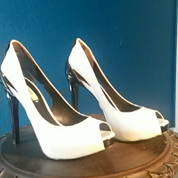Sexy Black & White Guess platform heels