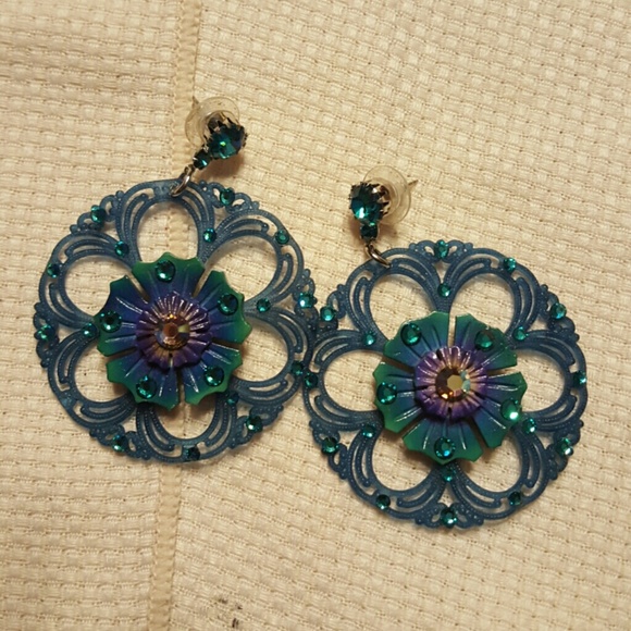 Tarina Tarantino flower earrings - Picture 1 of 1