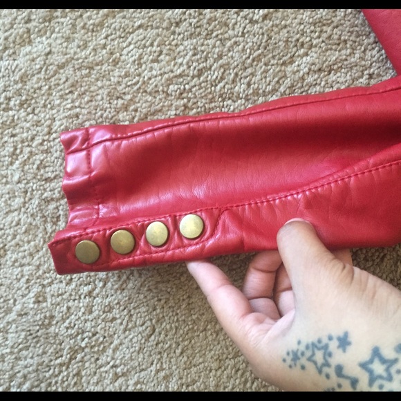 RED - Picture 3 of 3