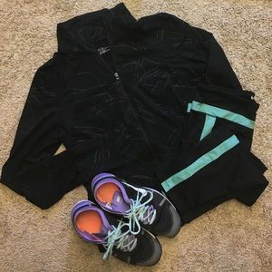 🎉PRICE DROP🎉 Black Zella athletic jacket