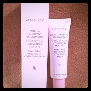 Mary Kay Medium Coverage Foundation Ivory 204