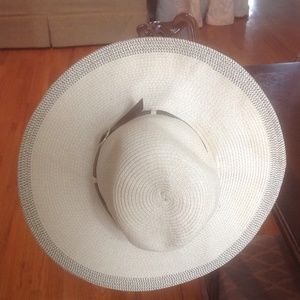 Wide brimmed sun hat