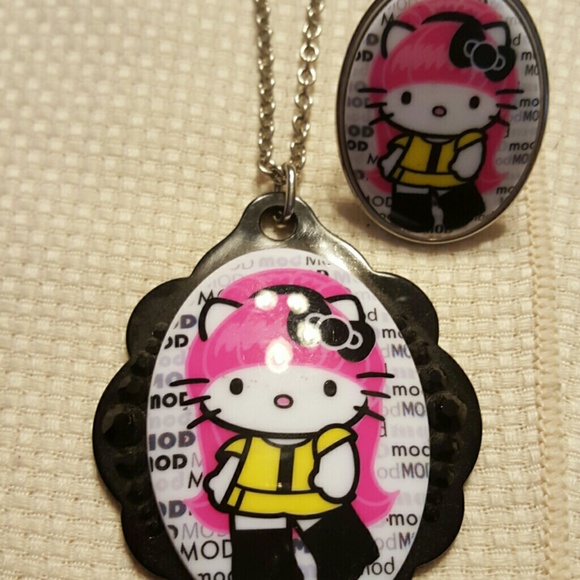 Tarina Tarantino pink head set