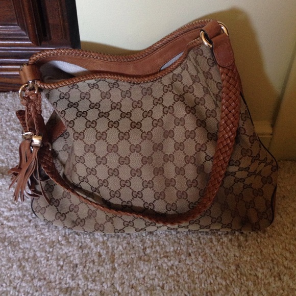 Authentic Gucci bucket bag.