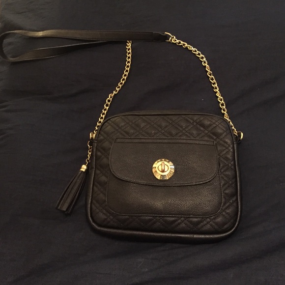 Steve Madden Handbags - Steve Madden black cross body purse