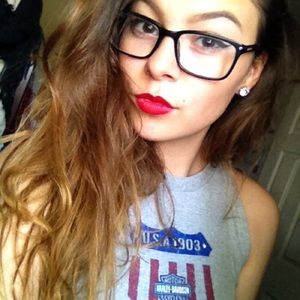 Meet your Posher, Selena