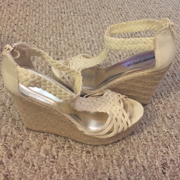 Off-white crochet wedges! - Picture 3 of 4