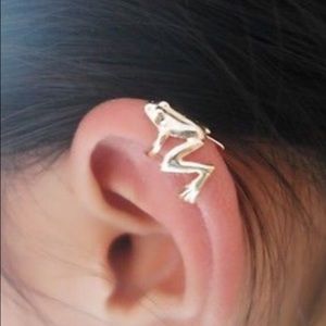 Brand new frog Earcuff 😊