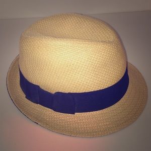 Straw hat with navy accents