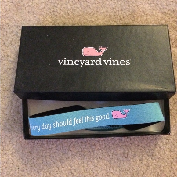 Vineyard Vines Croakie