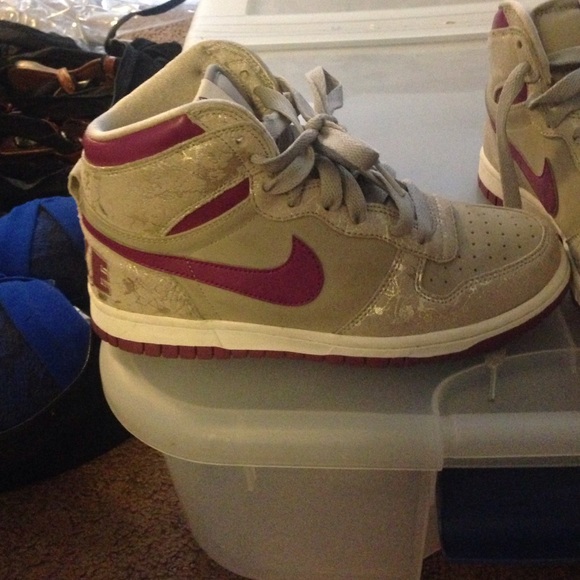Nike Dunks - Picture 2 of 4