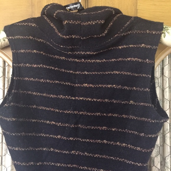 Black striped Crop Top Sweater - Picture 2 of 4