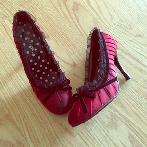 Red pumps