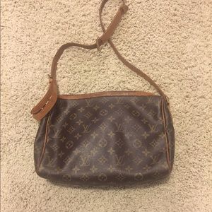 Louis Vuitton cross body purse