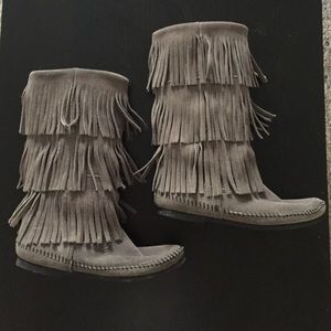 Minnetonka 3-Layer Fringe Boot