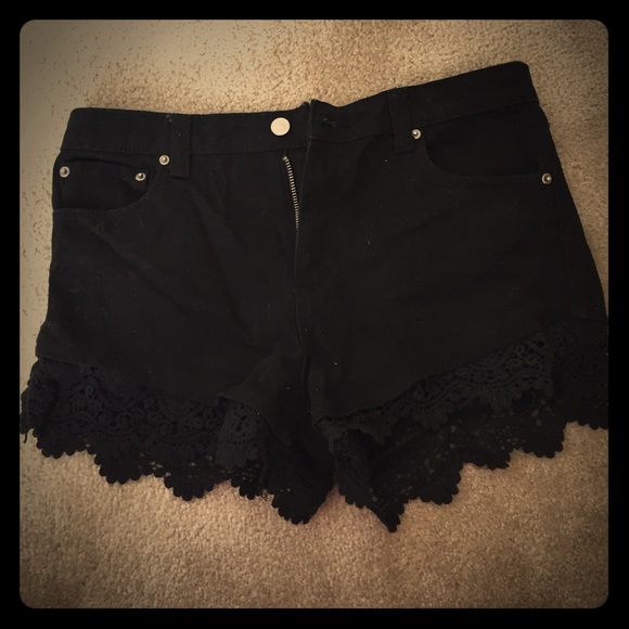 FOREVER 21 lace shorts