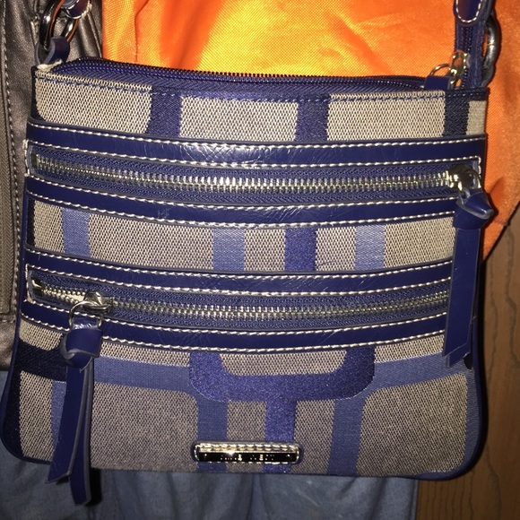 NINE WEST cross body purse. Authentic !!