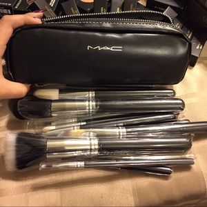 MAC Brushes, 12 set.