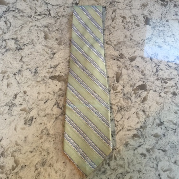 Vineyard Vines 100% silk