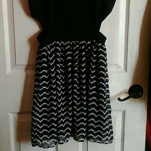 Dress - Picture 2 of 2