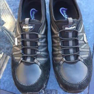 Skechers black sneakers