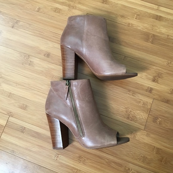 Levity Peep Toe Booties Sz 8.5