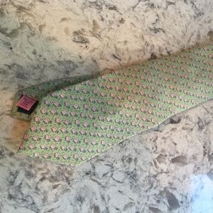 Vineyard Vines 100% silk tie