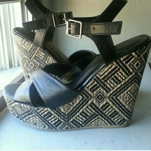 Geo Print Wedges- Wide Width