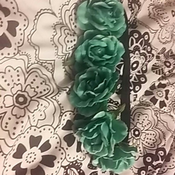 A Head band Flower
