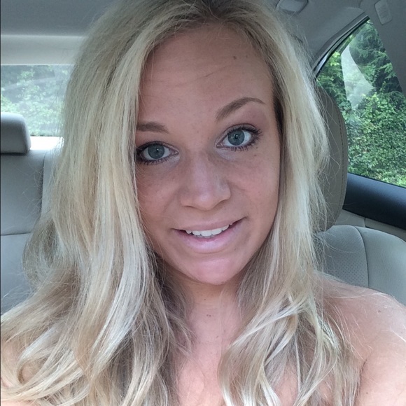 Meet your Posher, Danielle - Picture 1 of 1