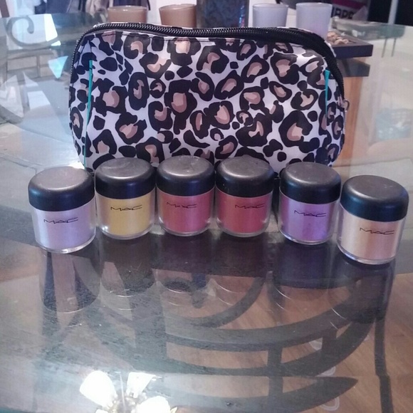 Brand New Mac loose powder eyeshadow