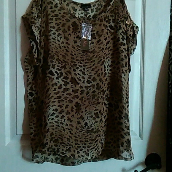 Cheetah print top - Picture 2 of 2