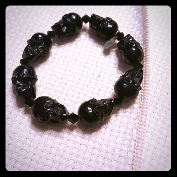 Tarina Tarantino black skull bracelet