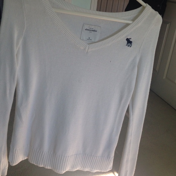 White sweatshirt - Picture 1 of 1