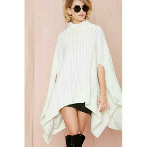 NEVER WORN comfy knitted cape