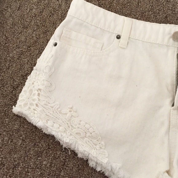 White shorts! never worn !! - Picture 2 of 4